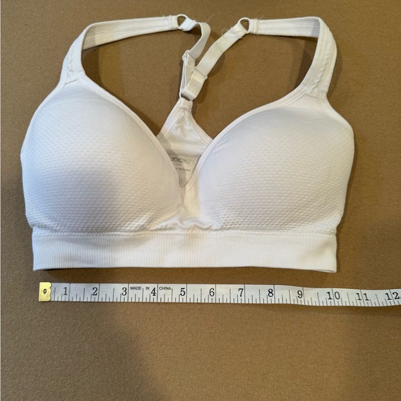 Jockey White Padded Workout Top - size small - Picture 7 of 8
